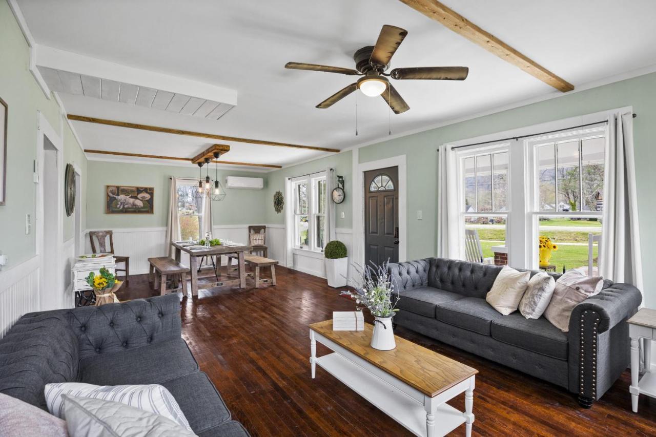 Charming 4 Bedroom Farmhouse With Large Backyard For Entertaining Mountain City Esterno foto